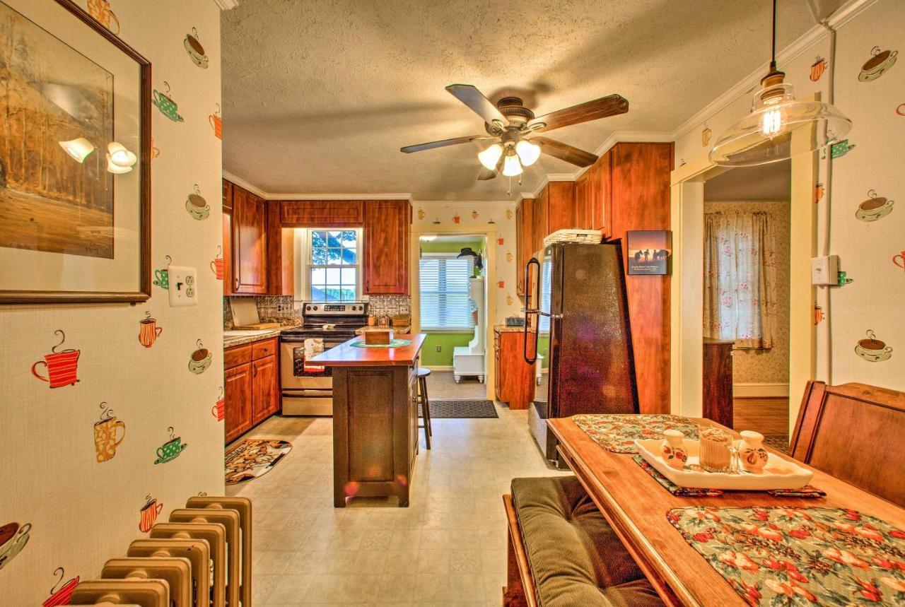 Whimsical House With Porch Near Amish Farm * Lancaster